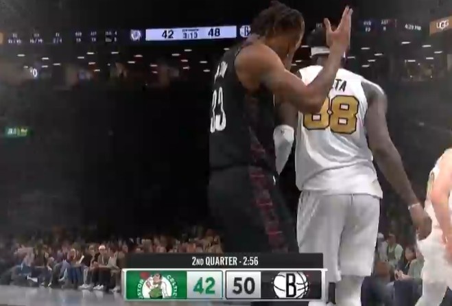 足球赛程-牵制力太强！小迈克尔·波特突破 抛传助飞克拉克斯顿空接暴扣