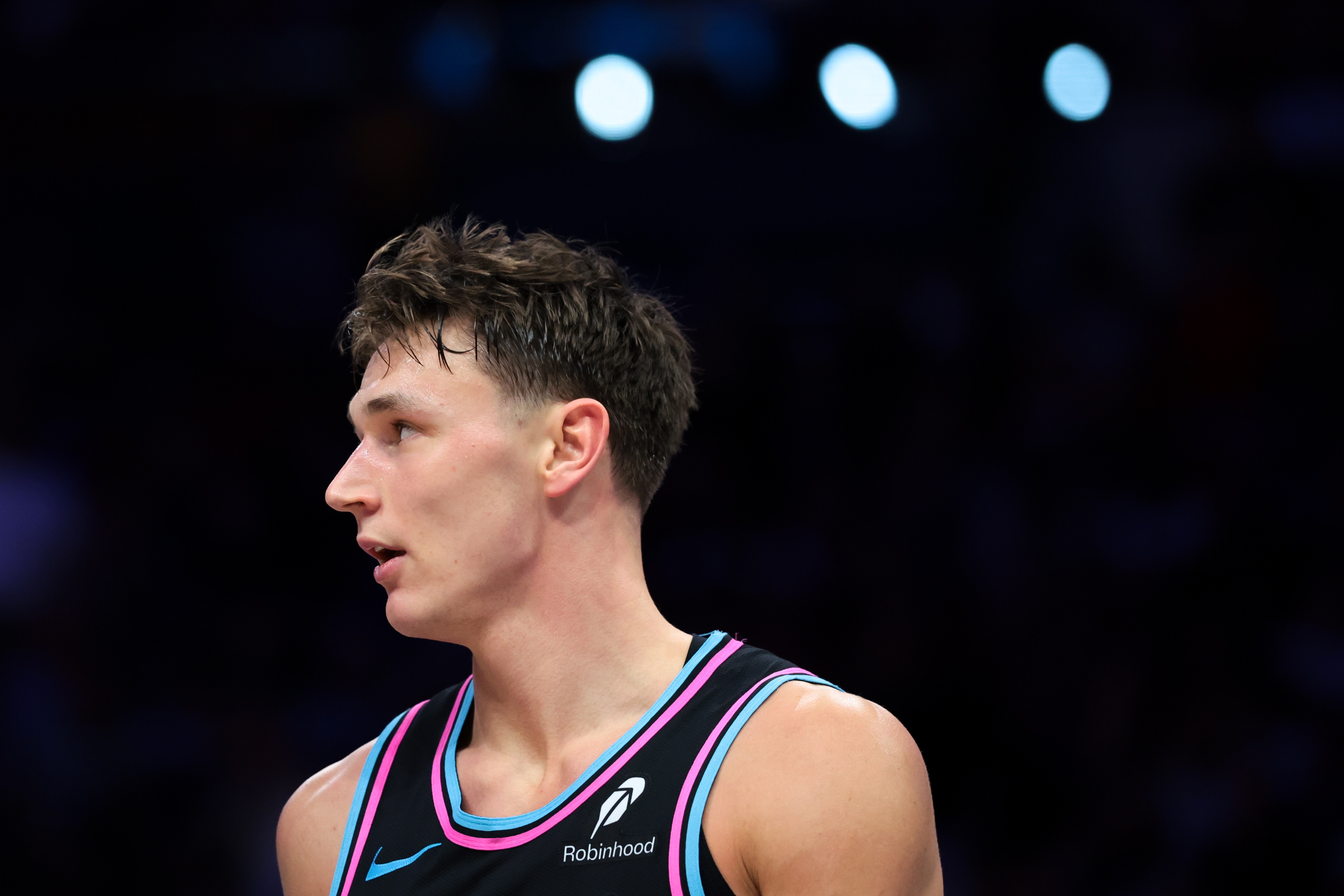 足球赛程-斯波:拉松一直在成长 攻防两端带来了冲击力他的能量很有感染力