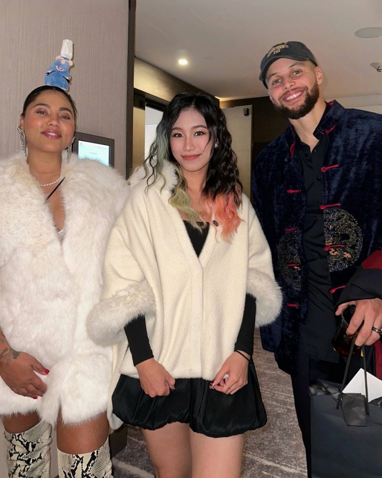 欧冠直播-评论区炸了！美女网红晒与克莱合影 本人疑对后者分手风波不知情